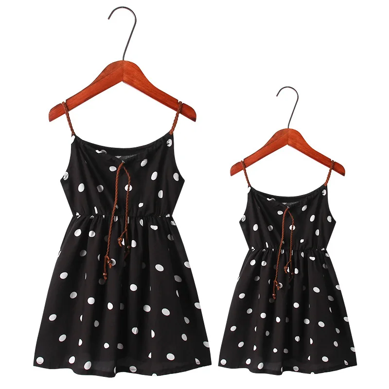 

Family Matching Outfits Summer Dress Sling Polka Dot Mother Daughter Dresses Mom and Girls Clothes madre e hija mere fille