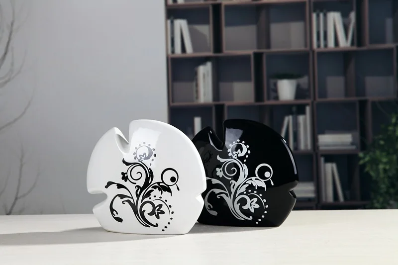 

New black and white round fish ceramic crafts decoration porcelain decorations wedding gifts fish home decorations ornament