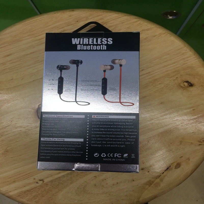Goede 50 stks partij Sport Draadloze Bluetooth Koptelefoon Magnetische Stijl Headsets Stereo Muziek Oordopjes met Microfoon voor Samsung iPhone