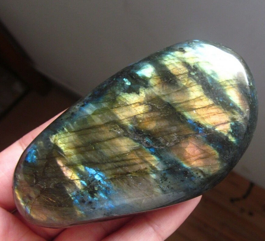 

huij 00943 natural labradorite rock polished golden blue flash AB95 Bronze Statue