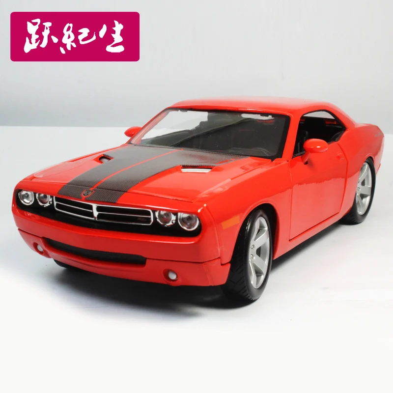 В 1:18 2006 Dodge Challenger имитационная модель статической модели из сплава Автомобильная модель украшения - Цвет: Красный