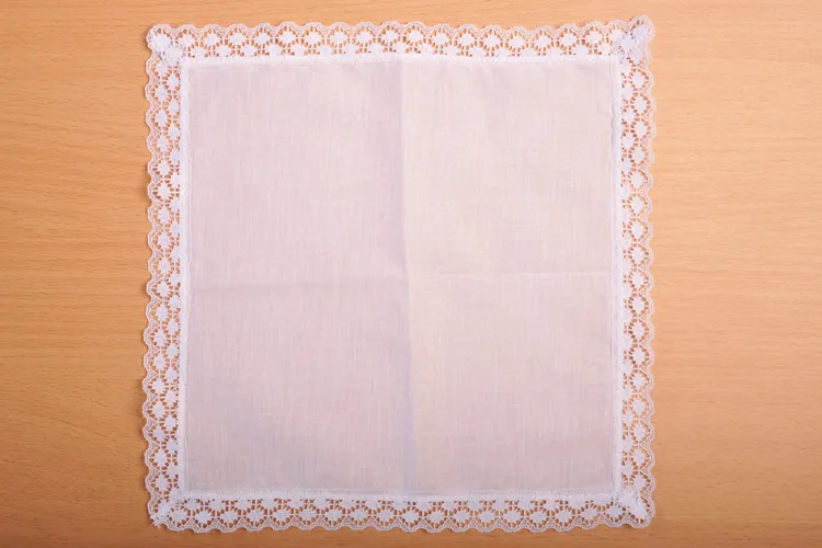 1 шт персонализированный белый кружевной платок, женские свадебные подарки, свадебные декоративные салфетки 25*25 см - Цвет: C