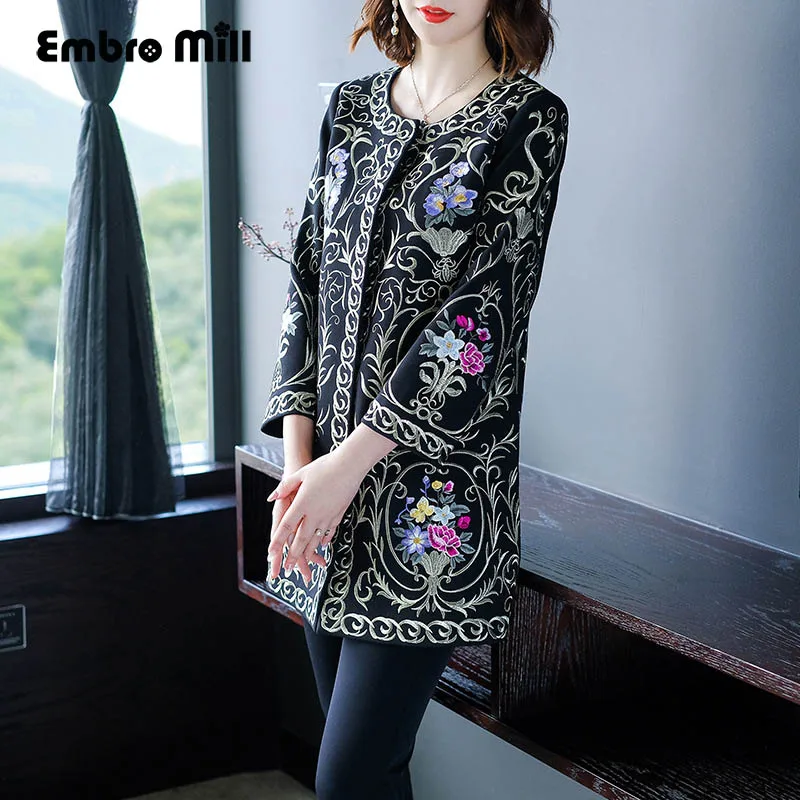

Vintage floral Winter Embroidered Outwears woman O-neck 3/4 sleeve high quality elegant lady plus size casual trench coat M-4XL