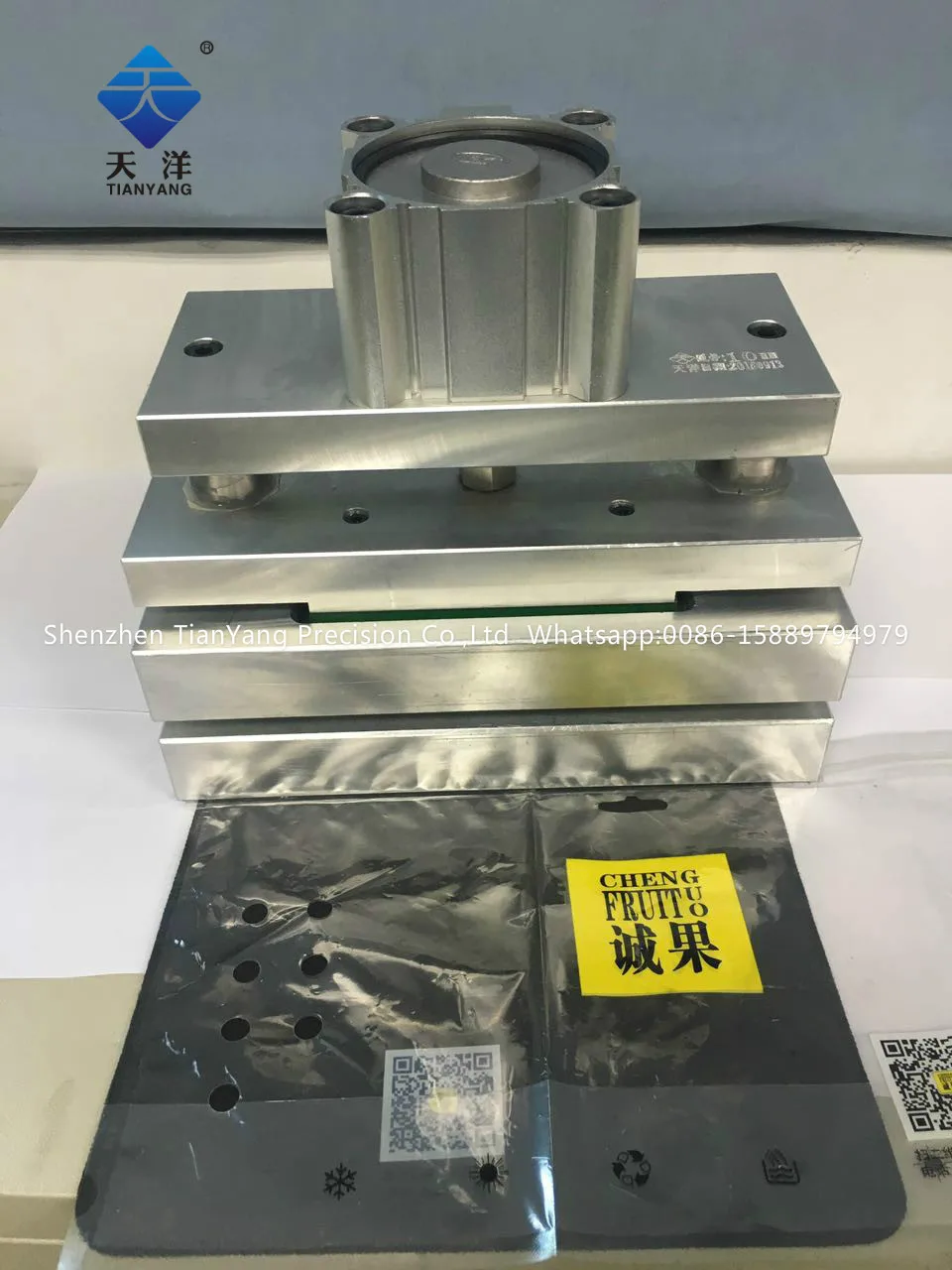 multiple hole puncher to punch 14 round hole for fruit bagpuncher