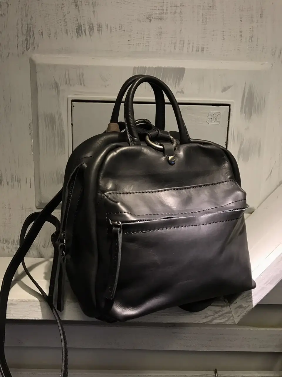 

Vendange original box type literary retro mailman soft leather bag leisure travel handmade leather backpack 2368