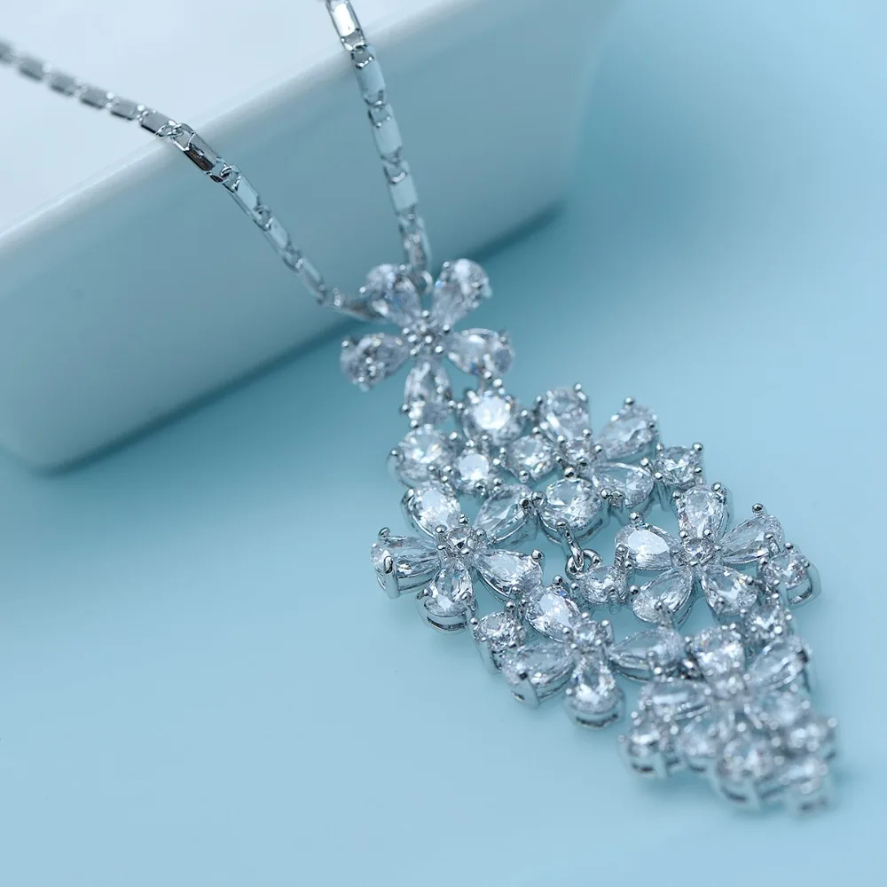 LUOTEEMI Collier Femme Elegant Chain Micro Paved Shining CZ Crystal Flowers Pendant Necklace for Women Party Jewelry Love Gift