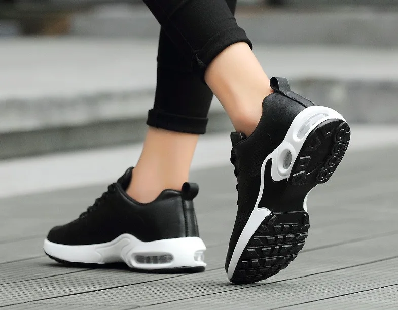 QQ20180629-175640.Women Casual Shoes 2018 Spring Autumn Soft Leather Women Shoes Fashion Women Flats Breathable Women Sneakers