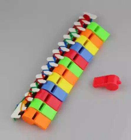 Atacado 24 pack fabricante do ruído apitos de plástico