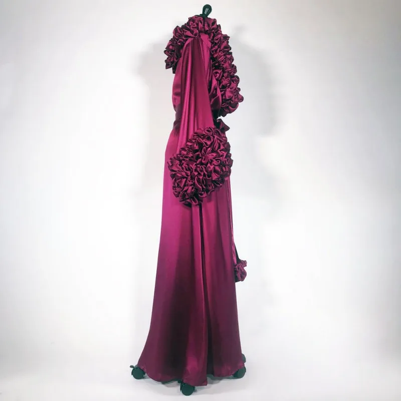Gorgeous Burgundy Night Robes Silk Long Sleeve Celebrity Dress Tiered Ruffles Party Sleepwear Sexy Nightgowns Robes womens dress