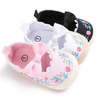 

New Fashion Cute Baby Shoes Girls First Walkers Newborn Embroidery Flower Shoes 0-18M Soft Sole Non-Slip Bow Princess Shoes