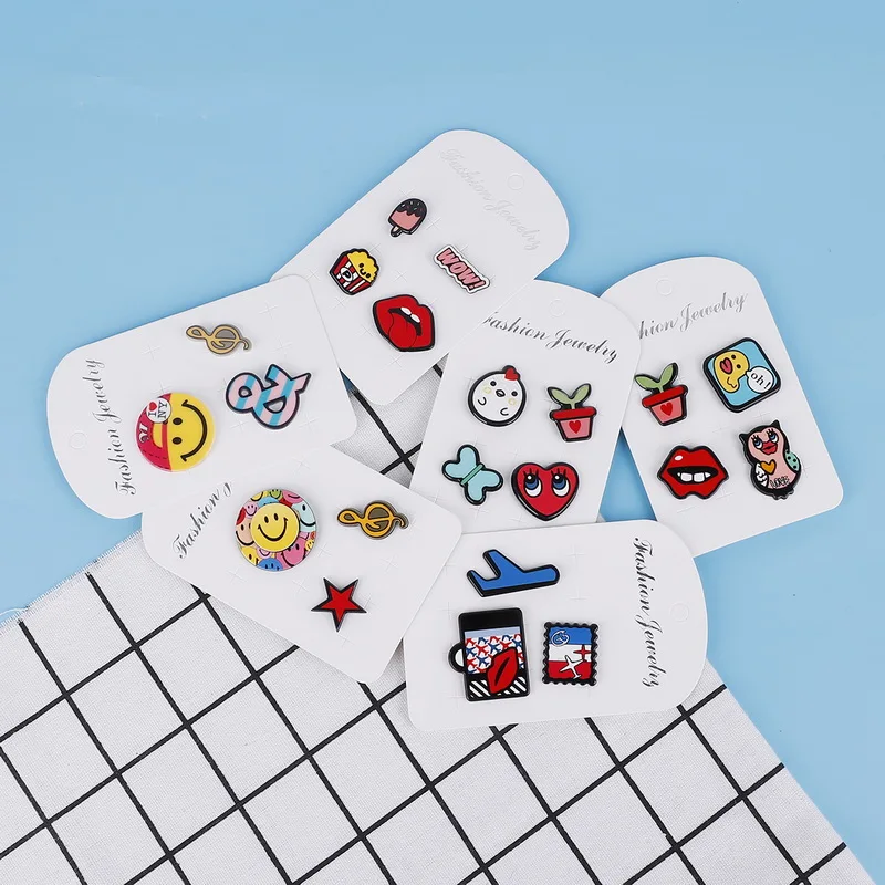 

3-4pcs Creative Cartoon Fashion Acrylic Pin Clothes Badges Brooches Plane Bear Panda Smiling Icons Shoes Package Icon for Kids