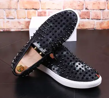 

Fashion Round Toes Men Mixed Color Rivet Cloth Slippers Male Personality Youth Casual Flat Loafers Men Slip On Moccasin Gommino
