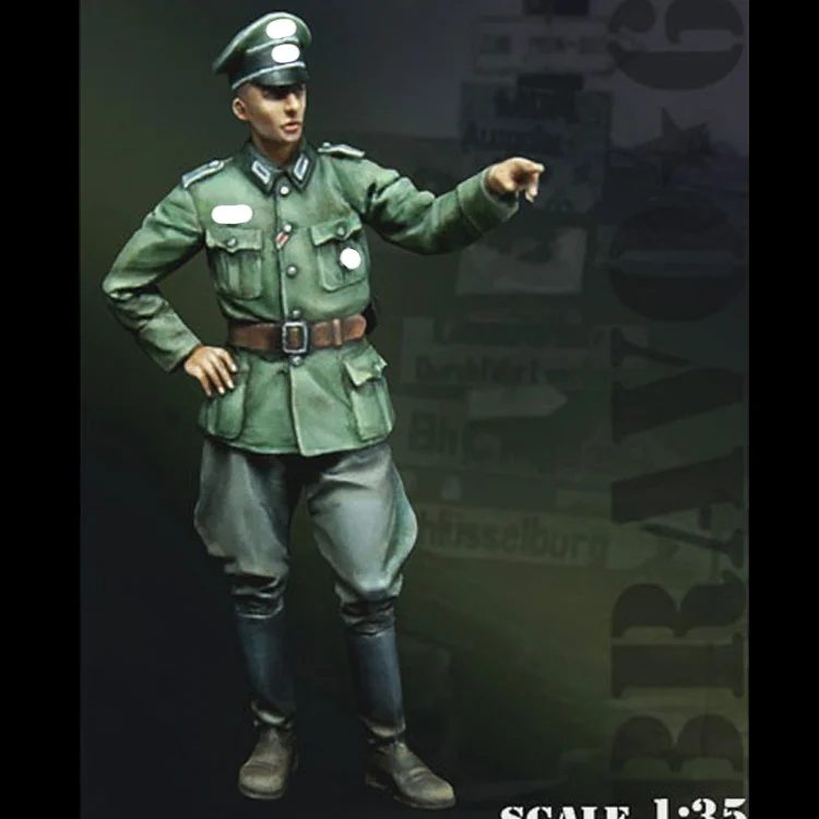 

1/35 Herr Offizier , Resin Model Soldier GK, WWII, Unassembled and unpainted kit