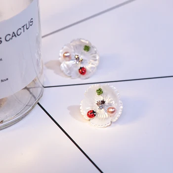 

Vanssey Fashion Jewelry Flower Ladybug Natural Mother of Pearl Enamel Stud Earrings Party Wedding Accessories for Women 2019 New
