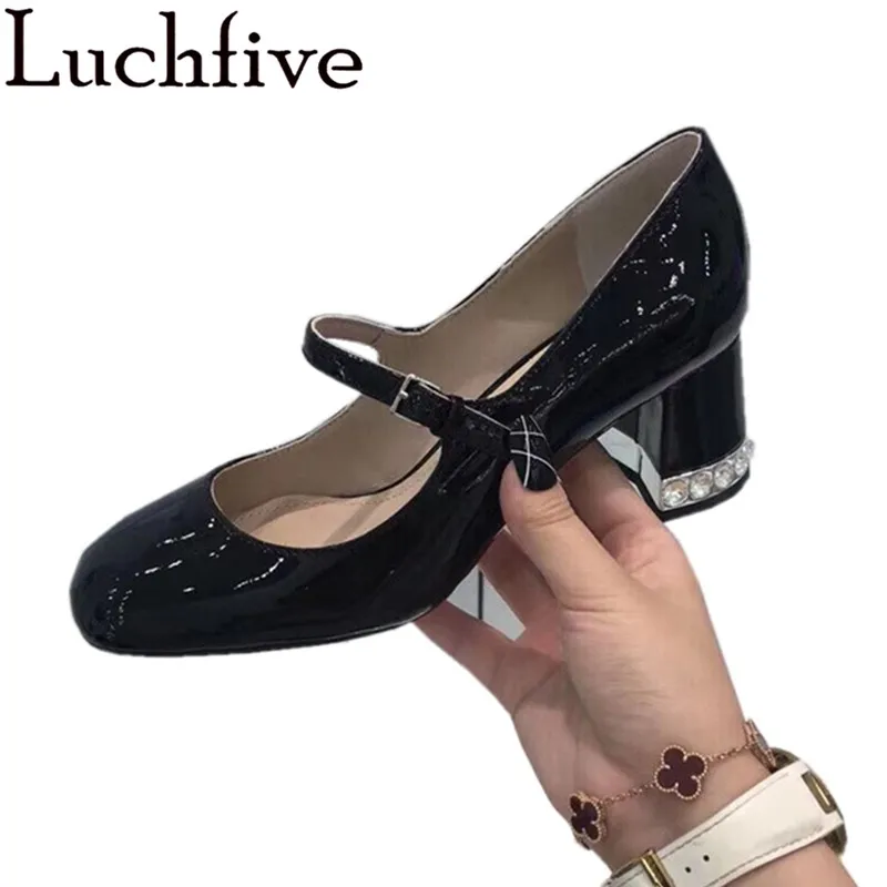 

Luchfive Rhinestone Studded Heel Pumps Women Sweet Patent Leather Buckle Decor Square Heel Single Shoes Round Toe Cute Girl Shoe