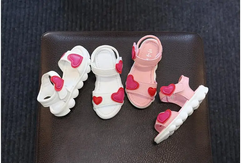 Детские сандалии для девочек; коллекция года; летняя детская обувь с открытым носком; повседневные сандалии с сердечками для девочек; цвет розовый, белый; пляжные сандалии