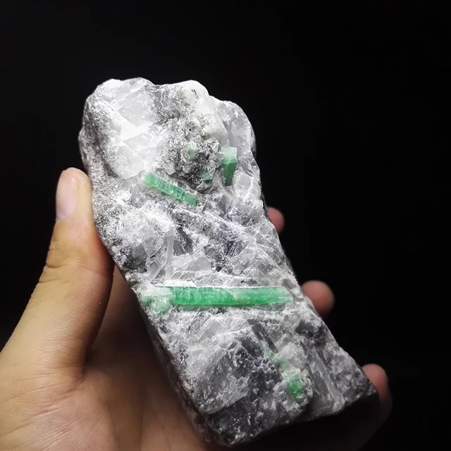 890g natural stones and minerals rock emerald green symbiosis with