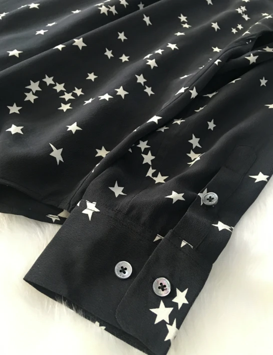 Женские шелковые блузки с принтом звезды осенние Белые Черные синие топы с длинными рукавами рубашки
