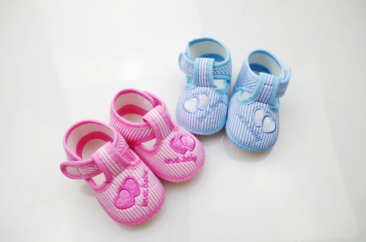 pink and blue baby shoes