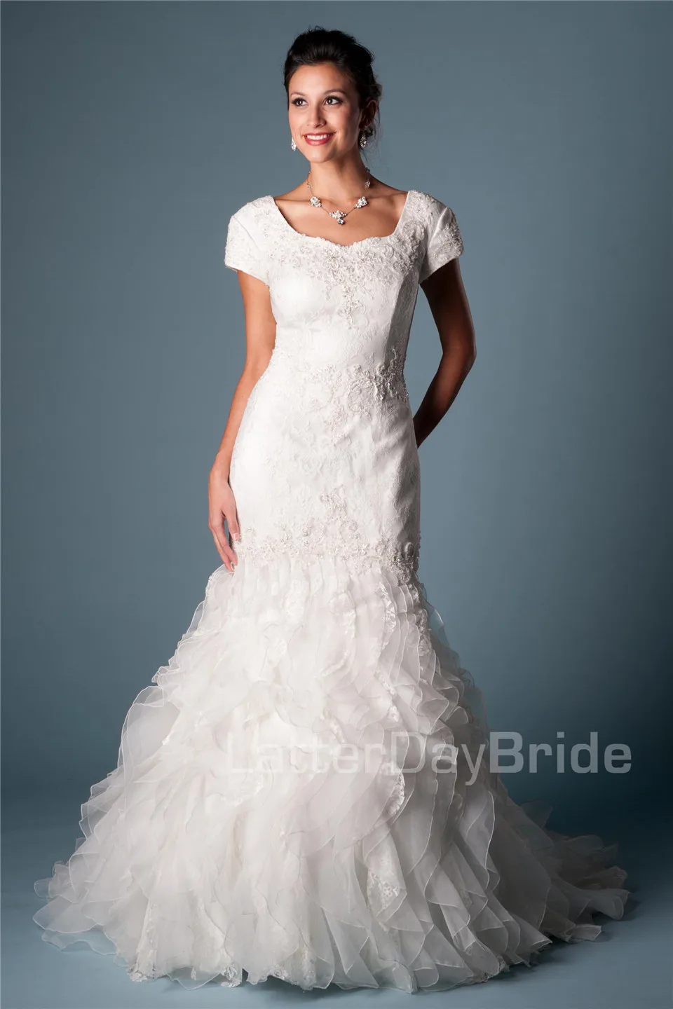 Hot Sale Vintage 2019 Mermaid Modest Wedding Dresses With Cap