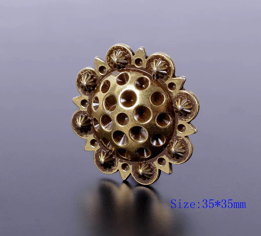 WESTERN SADDLE HORSE TACK ANTIQUE ENGRAVED STAR BERRY CONCHOS screw back