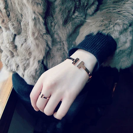 

New Arrival Star Style High Quality Simple Doulbe T High Polishing Opening Bangle/ Fashion Factory Price Stainless Women Bangle