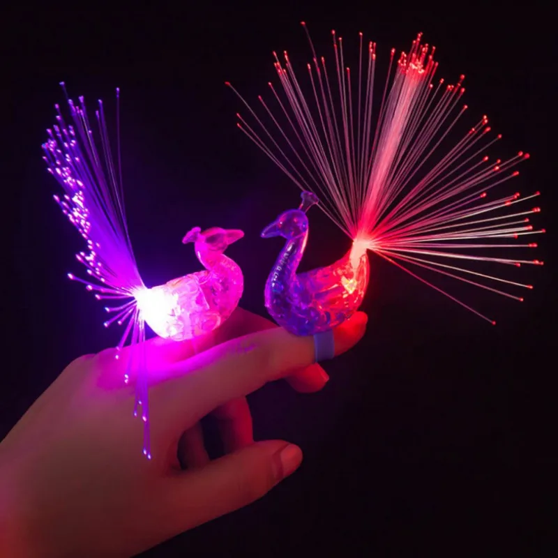 1 предмет лампа в виде павлина на палец красочные светодиодный Light-up кольца гаджеты для вечеринки Интеллектуальная Детская игрушка для