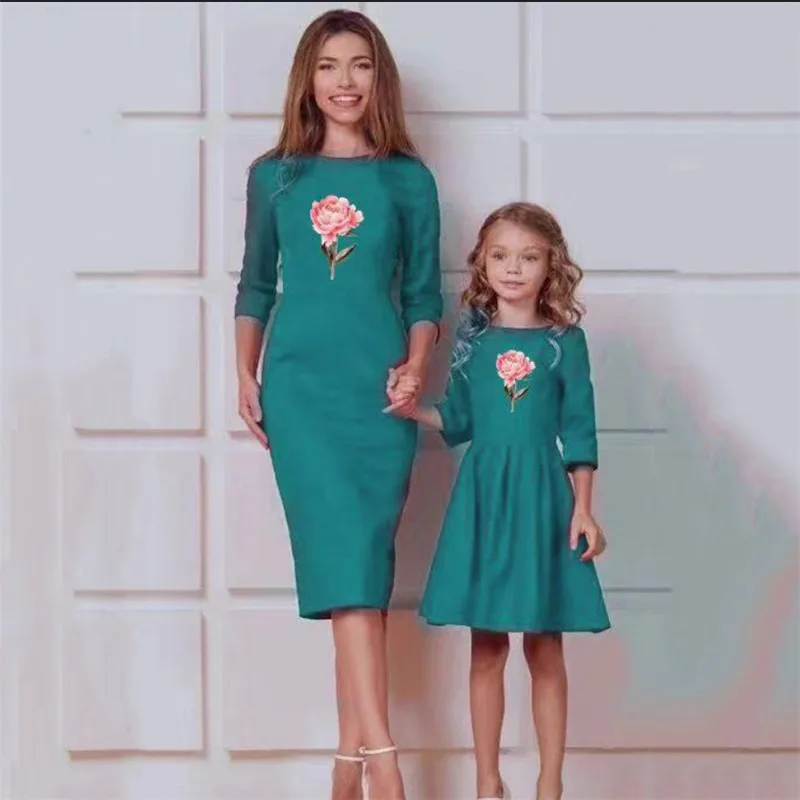 

Mother daughter Dresses Family Matching Clothes Mommy and me Flower Dress Elegant Formal Party Wedding bridesmaid Floral Dress