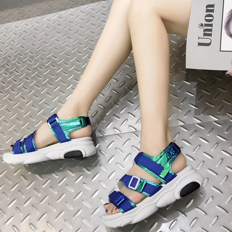 HEE GRAND/спортивные женские сандалии на платформе; женская повседневная обувь; дышащая обувь без застежки из искусственной кожи; обувь на толстой подошве; XWZ5799