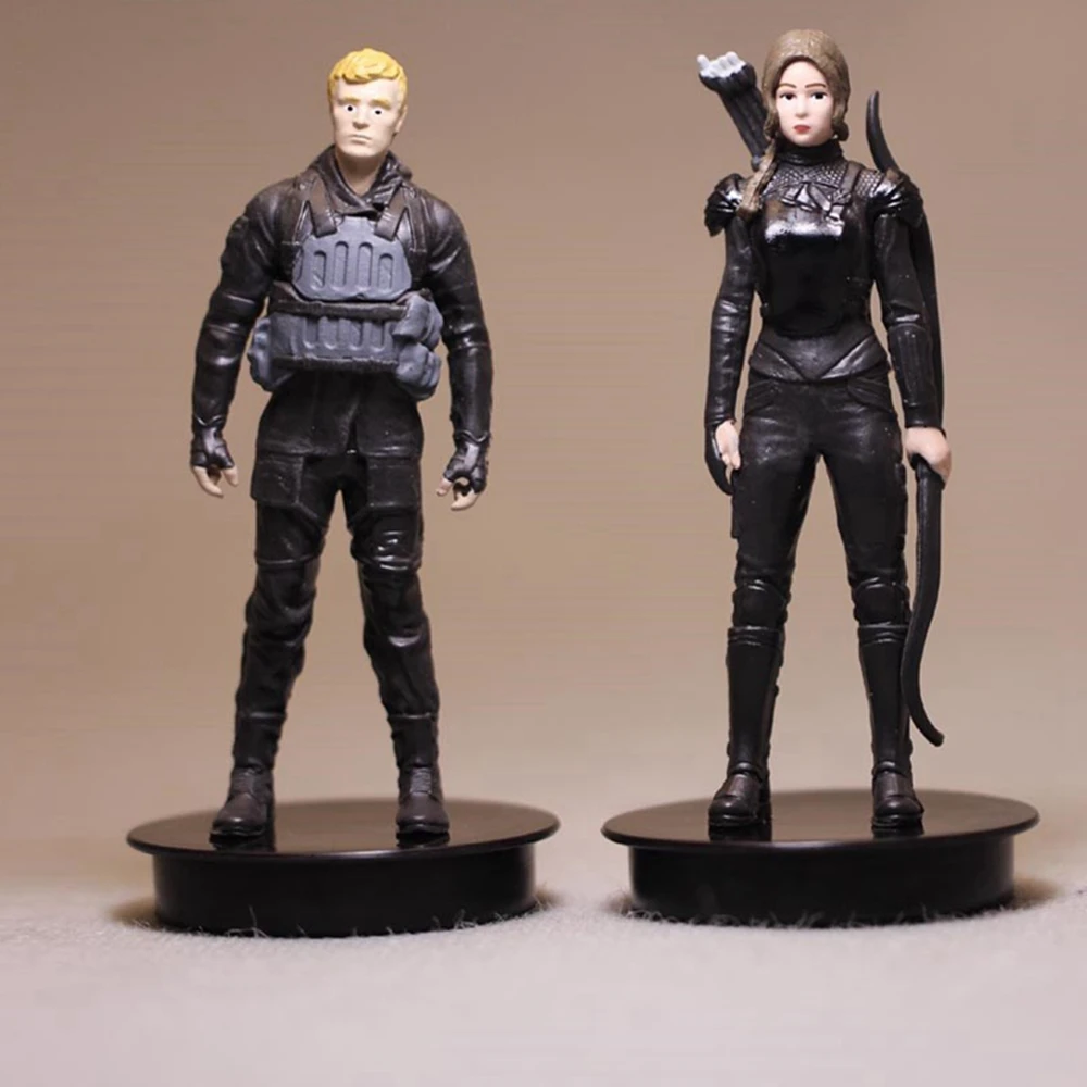 

2pcs/set The Hunger Games Katniss Everdeen Figurines Toy Doll Garage Kit Collection Model Gift