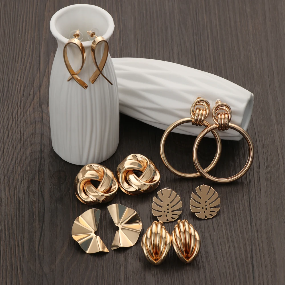 

2019 New Retro Elegant Women Fashion Gold Alloy Metal Geometric Hollow out Ear Stud Baroque Earrings Classic Jewelry Gifts