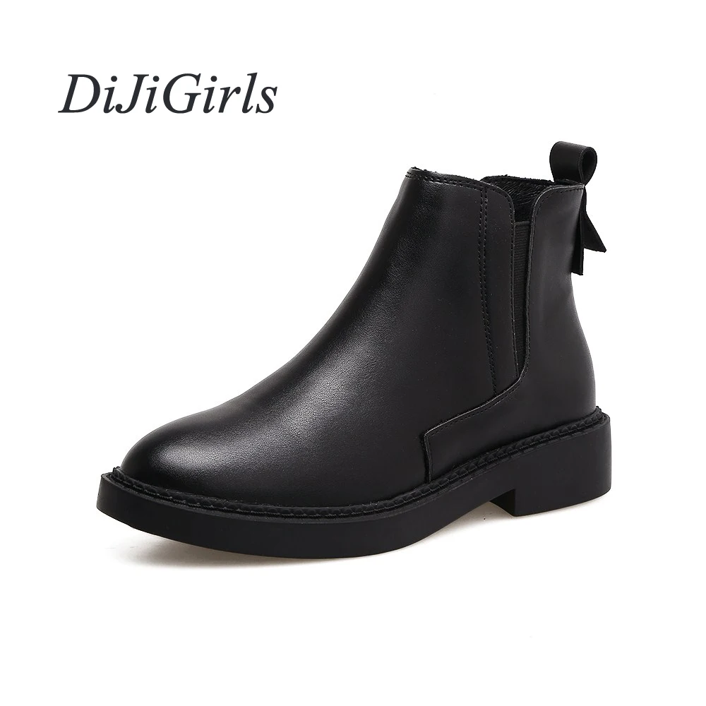pointed heeled chelsea boots