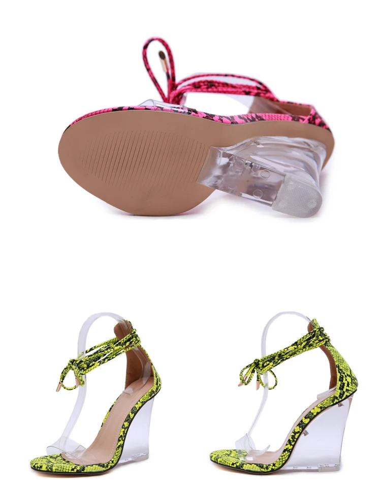 Eilyken; коллекция года; женские туфли-лодочки; пикантные прозрачные босоножки на танкетке из ПВХ на высоком каблуке со змеиным принтом; модельные туфли с открытым носком на прозрачном каблуке; обувь для вечеринок