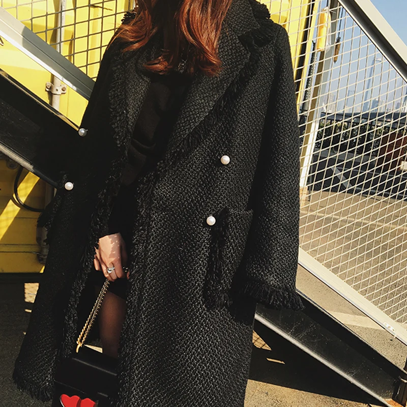 Черно-белая шерстяная куртка осень / зима женская куртка твид двухцветная жемчужная пряжка с бахромой сторона небольшой аромат в длинном пальто