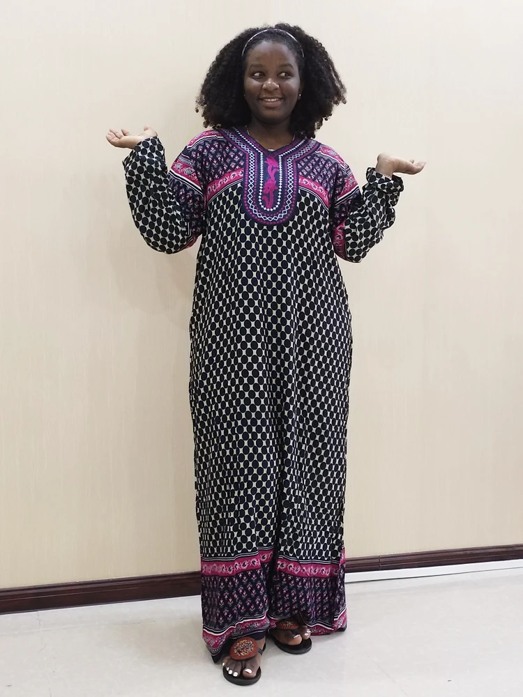 

Luxury Muslim Embroidery Abaya Women's Loose Long Robe Gowns Middle East Islamic costume