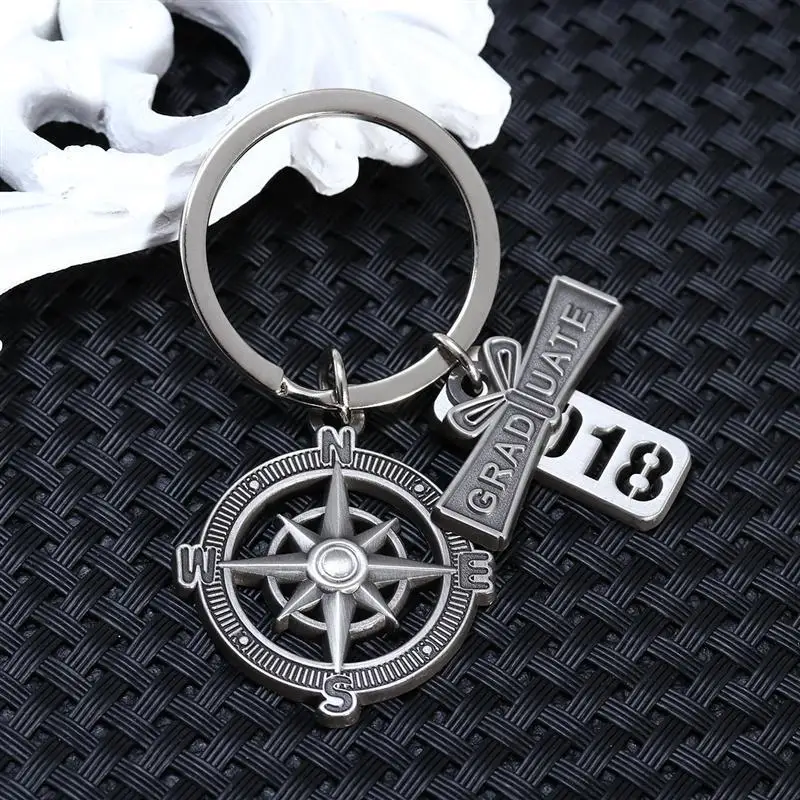 Выпускной брелок металлический компас Выпускной брелок набор включает в себя номер, катушка, компас и трех элементов