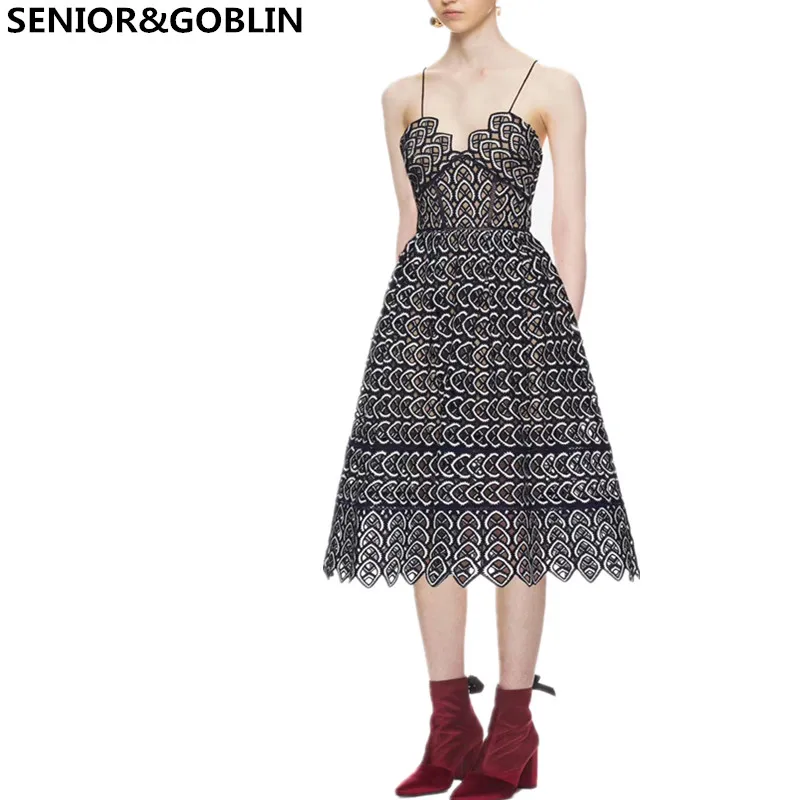 

2018 New Arrive Spring And Summer Self Portrait Runway Vestidos Women Sexy V-neck Black White Patchwork Club Lace Party Dress