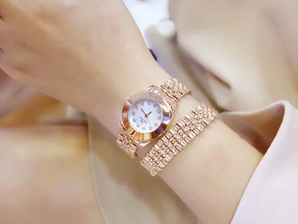 Роскошные Брендовые женские часы reloj mujer модные креативные Золотые женские кварцевые часы женские наручные часы с браслетом Relogio Masculino