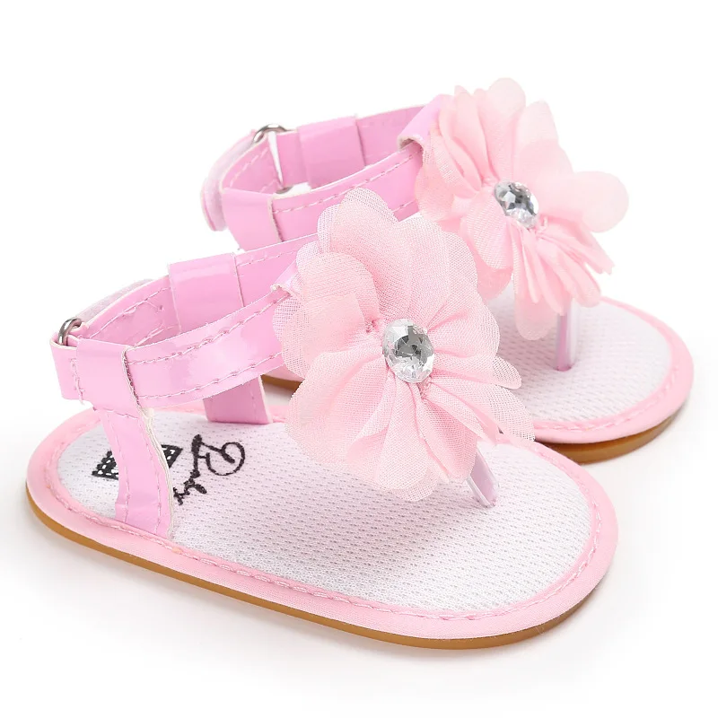 Сандалии с цветочным рисунком для новорожденных девочек; Летние Нескользящие деревянные башмаки из искусственной кожи на мягкой подошве; обувь принцессы для маленьких девочек; милая Цветочная сандалия для кроватки - Цвет: Розовый