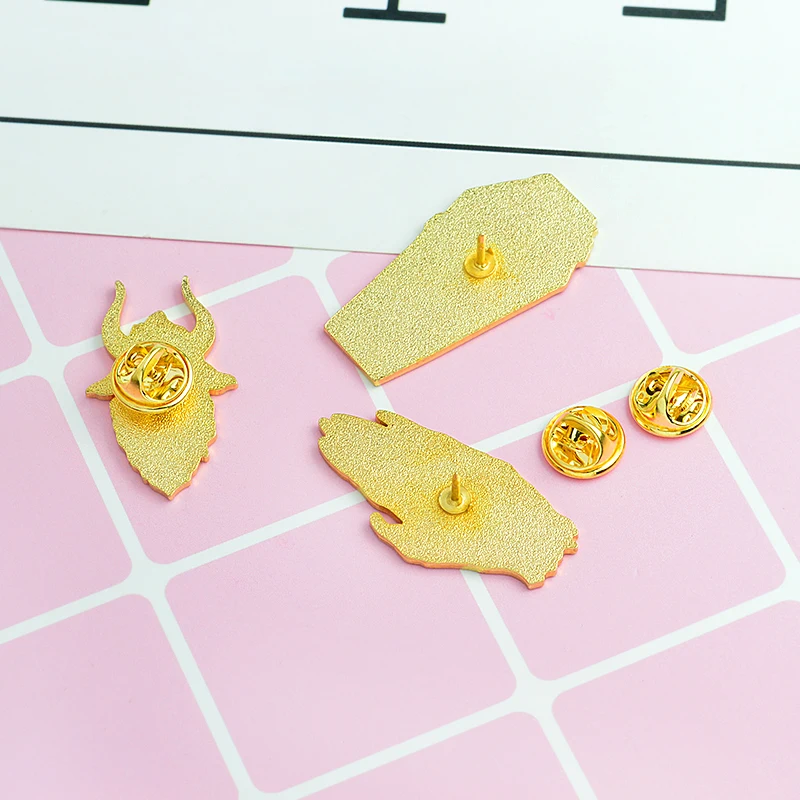 QIHE-JEWELRY-Hands-of-doom-satan-sees-all-coffin-pins-Gothic-pins-Punk-pins-Badges-Brooches(4)