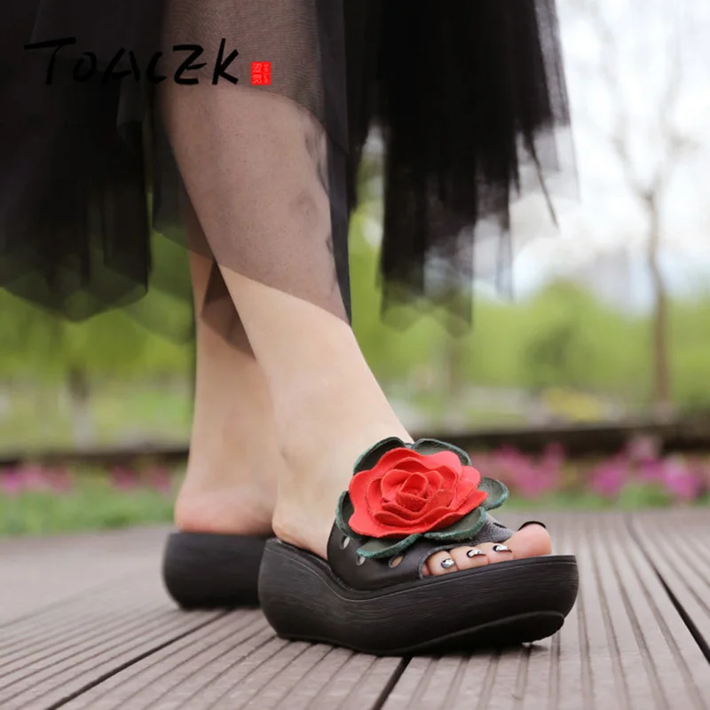 

Female trend Summer slippers, national wind muffin bottom flower slippers, leather slope with a word of slippers