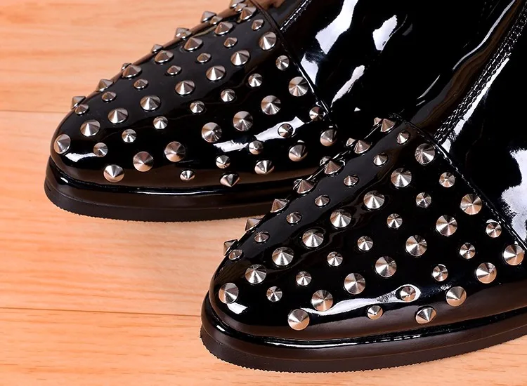 Мужские осенне-зимние ботинки мужские ботинки из лакированной кожи с заклепками на высоком каблуке вечерние ботинки черного цвета для сцены; большие размеры 38-46