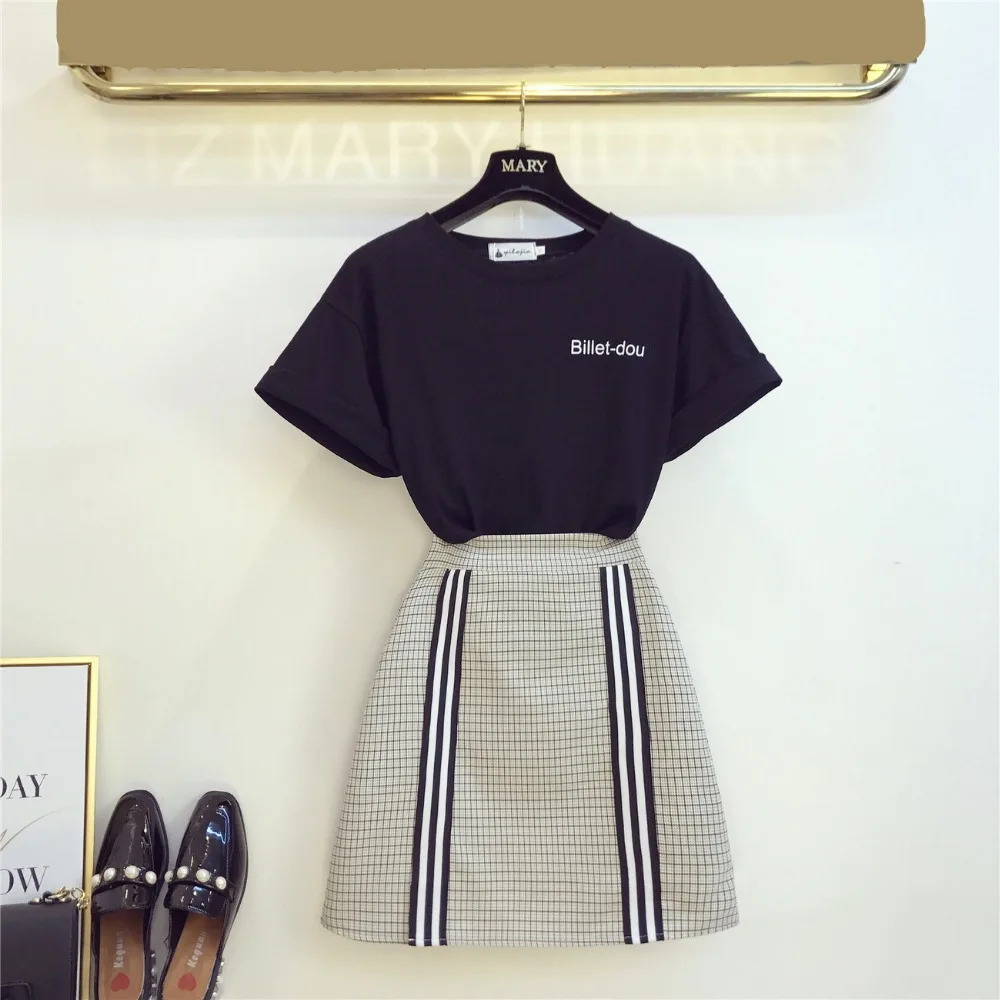

Summer 2019 Fashion Women's Sets Short Sleeves Letter Print T-Shirt + Slim Skirt Two Pieces Set Female Suits A1026