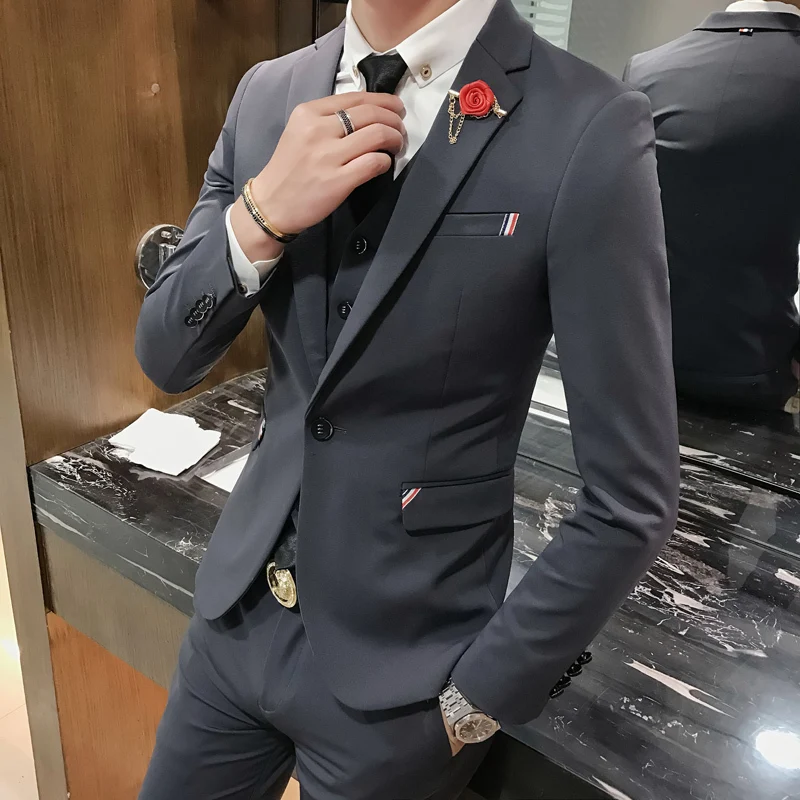 A suit of men's three-piece with A south Korean version of the autumn lounge the groom's wedding gown. Free shipping