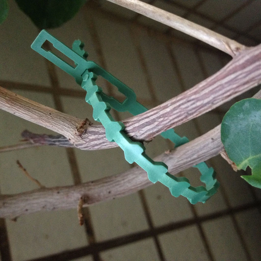 30pcs Green Garden Cable Ties Plastic Gardening Clips Climbers Twists Strips