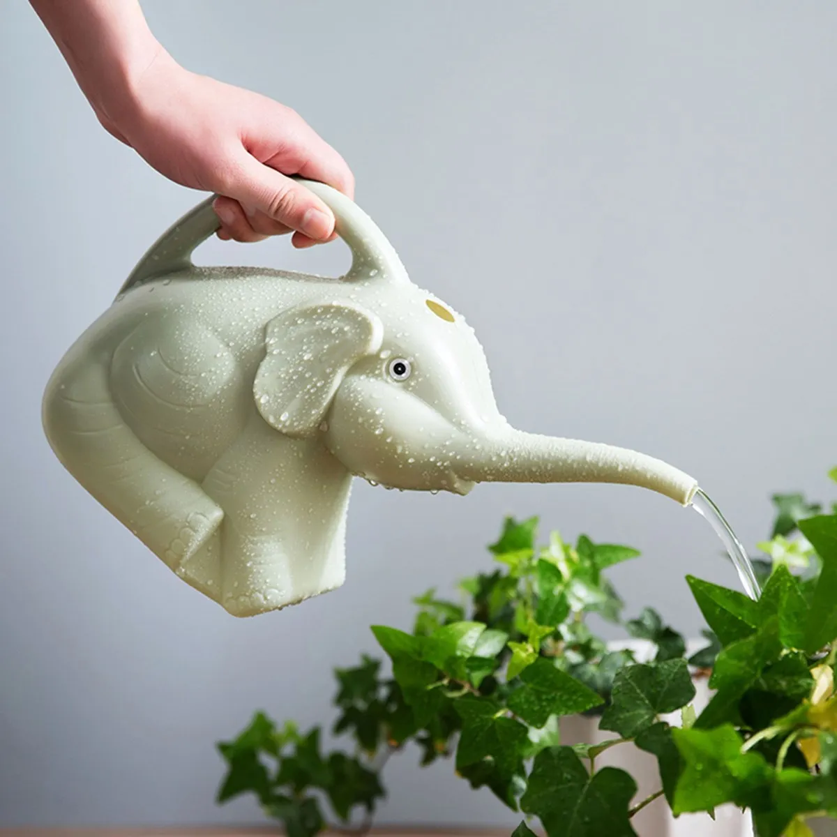 

Random Color Garden Elephant Watering Can 2 quart 1/2 Gallon Patio Lawn Gardening Tool Plant Outdoor Irrigation Watering Pot