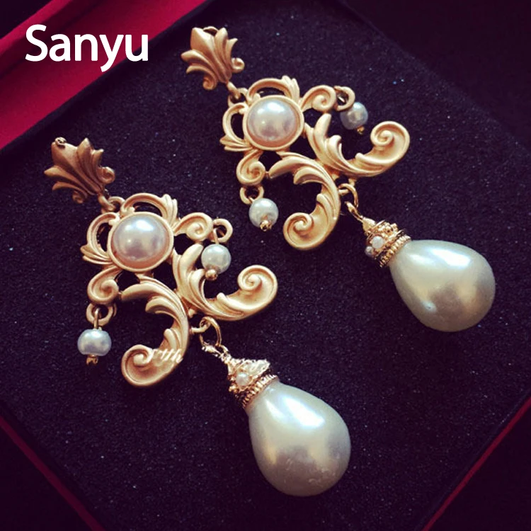 

Exaggerated Pearl Gold Drop Earrings Vintage Elegant Graceful Crystal Baroque Wedding Drop Earrings Fashion Jewelry Accessaries