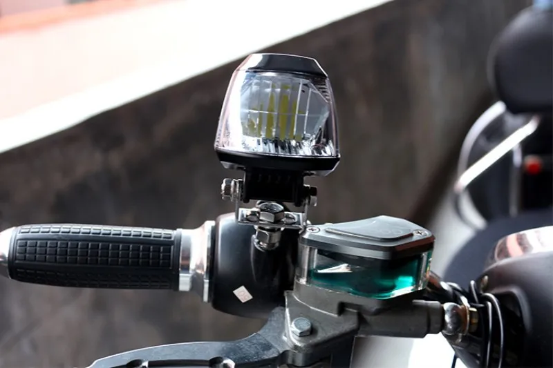 QIPO мотоцикл светодиодный headlampsScooter освещения 12V прожекторы ультра яркие красные/зеленые/2000LM с USB зарядный порт для мобильного телефона