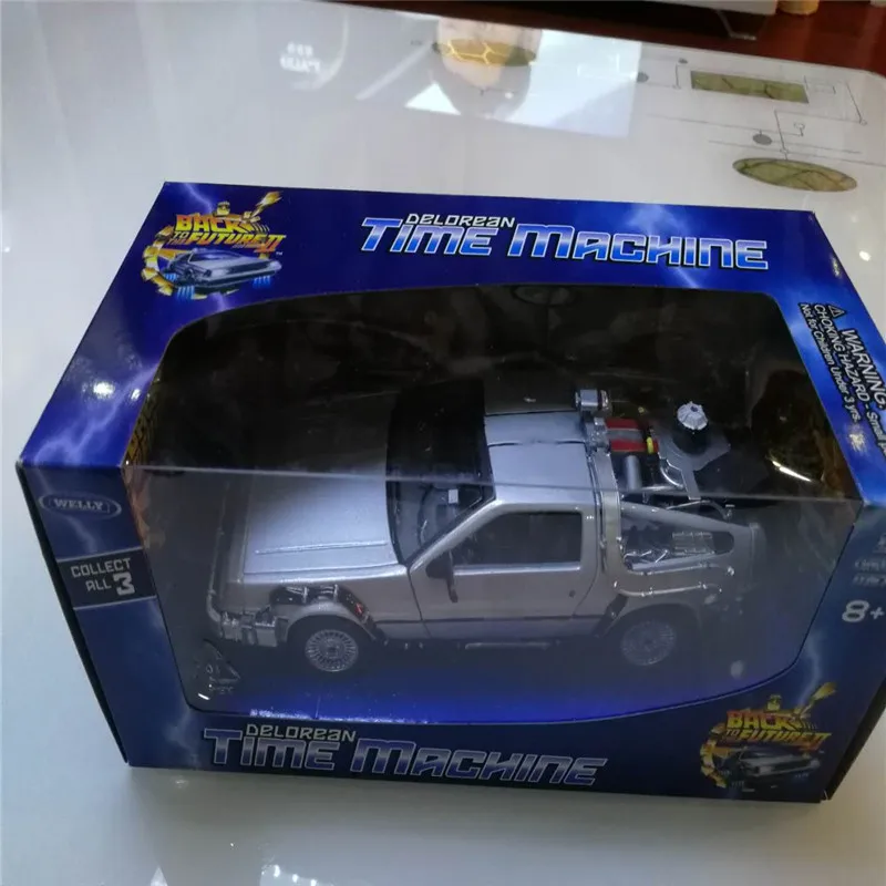 WELLY 1:24 Diecast Model Car DMC 12 Delorean Time Machine Back To The Future Metal Toy Car Classic Cars Kid Toys Gift Collection