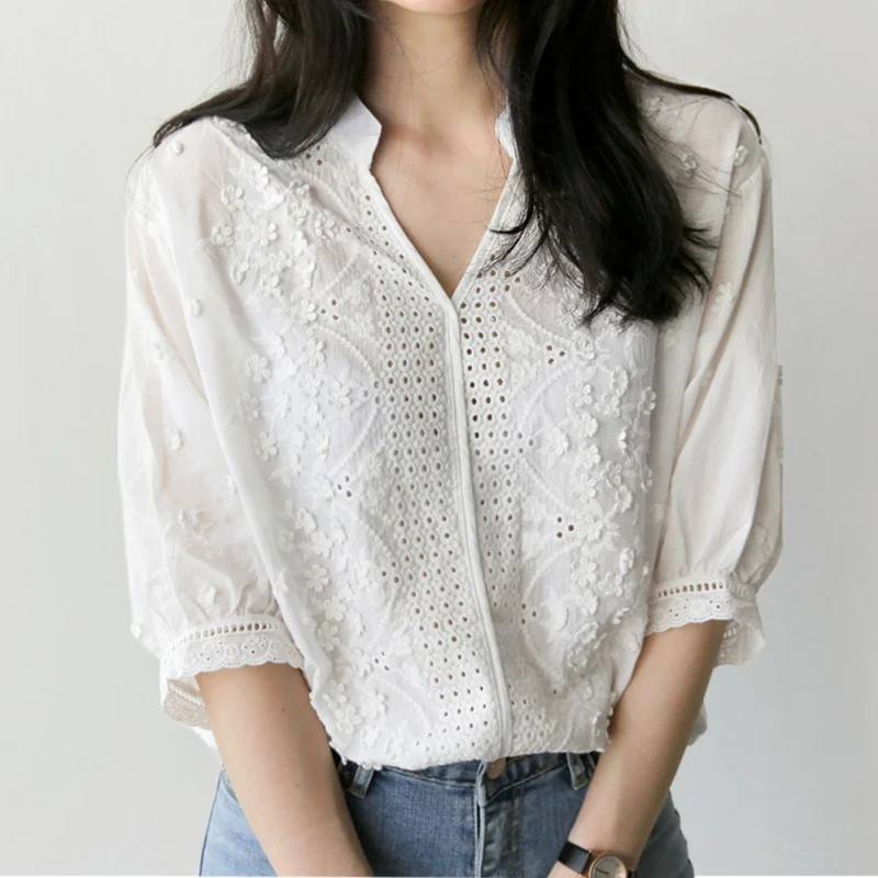 

Women Top Elegant V Neck Female Blouse Hollow Out Sexy Lace Shirt 2018 Spring Lantern Sleeve White Blouse Loose Tops